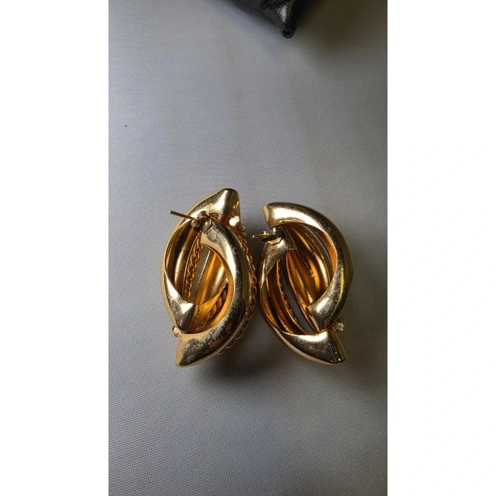 Vintage Gold Tone Chunky Clip on Earrings